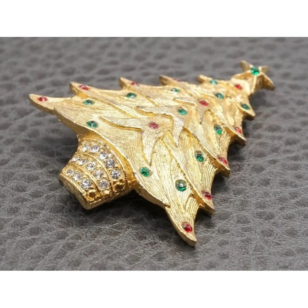 Vintage Christmas Tree Brooch Crystal Rhinestone Red Green Enamel Gold Tone